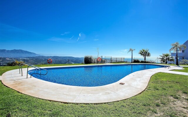 Spectacular Golf, Sea and Mountain Views BT65