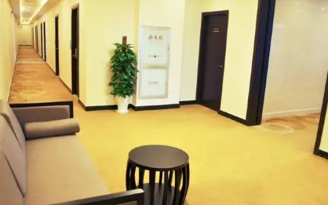 Tingyue Yiju Hotel