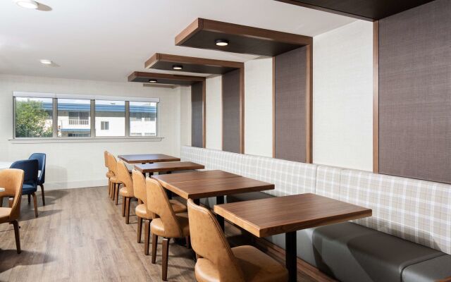 Pomeroy Hotel Fort McMurray