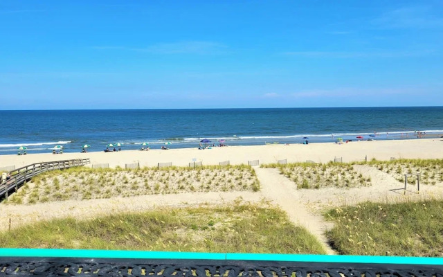 Desoto Beach Club 304