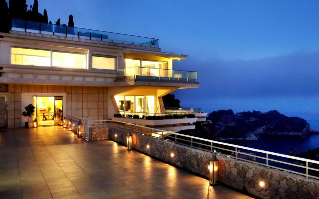 Mon Repos Luxury Suites