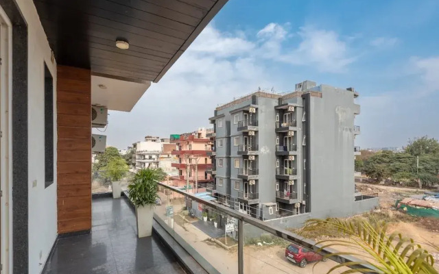 Saavi Hotel Sector- 46