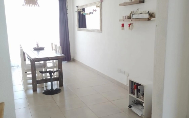 Casa Amplia, Luminosa con Parrilla!