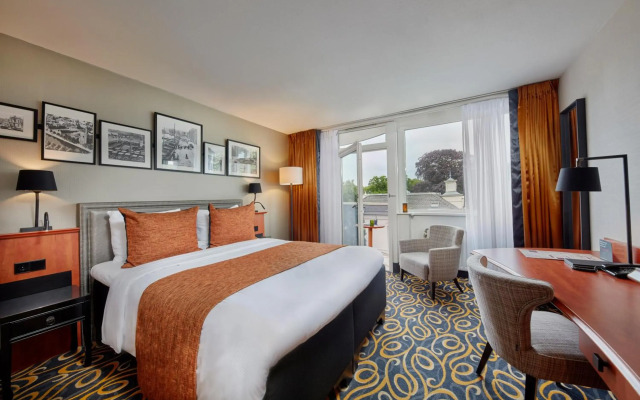 Carlton Square Hotel