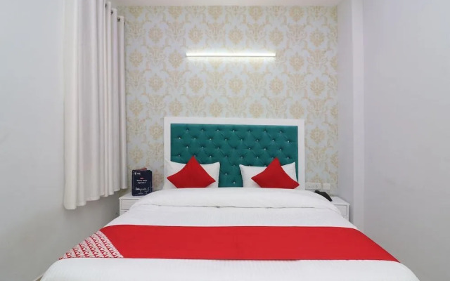 The Grand Palace by OYO Rooms