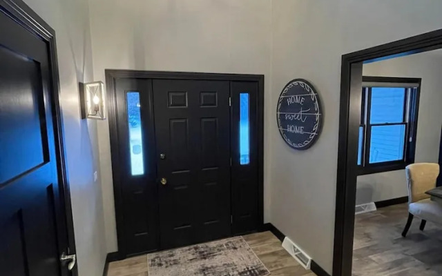 Freshly Updated Lake Michigan Home With Pool