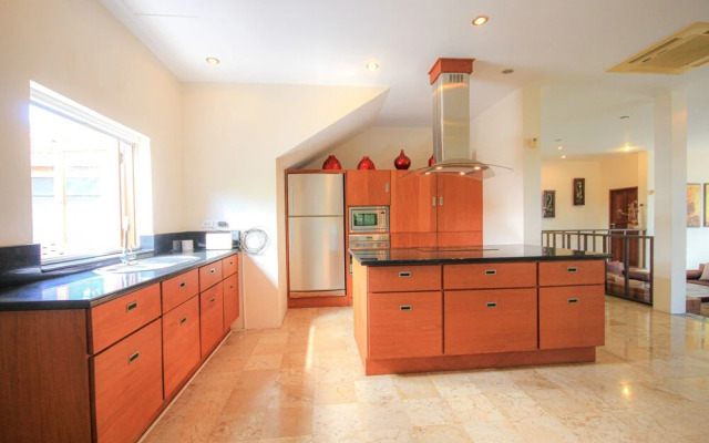 5 BR Pool Villa Close to Beach  CV5