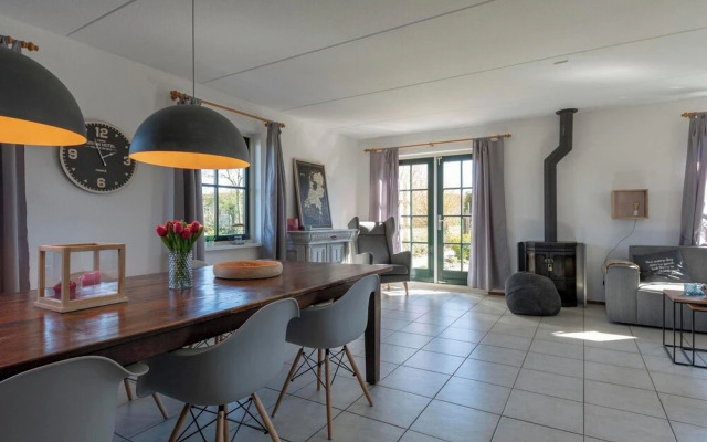 Stylish Villa With Garden
