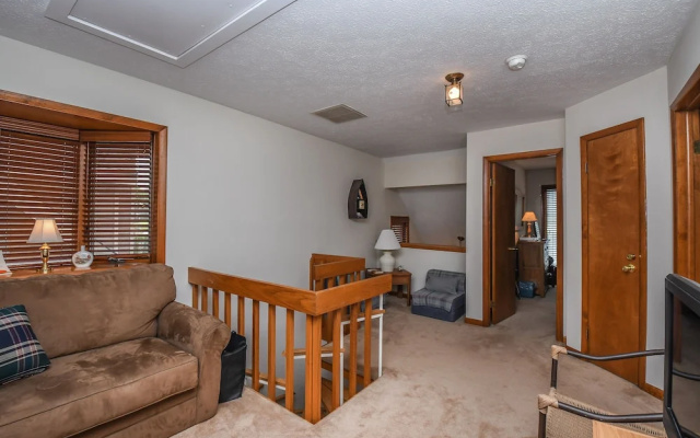 Hartwood Village 3 Bedroom Townhome #05