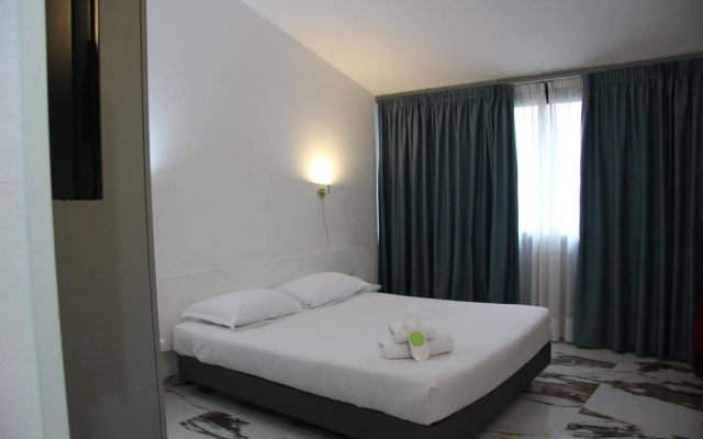 Green Hotel Motel
