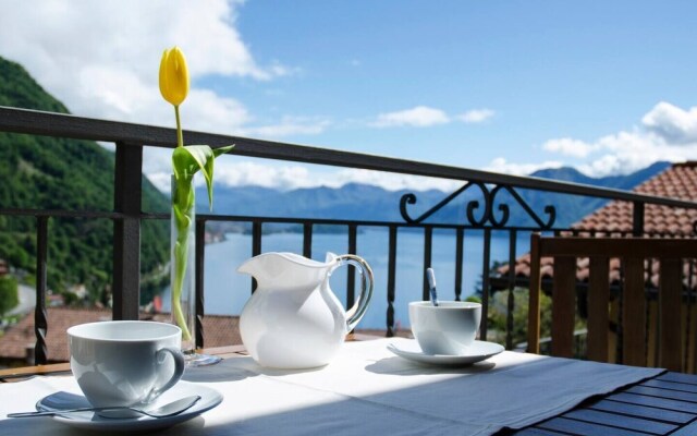 JOIVY Attic on the Lake