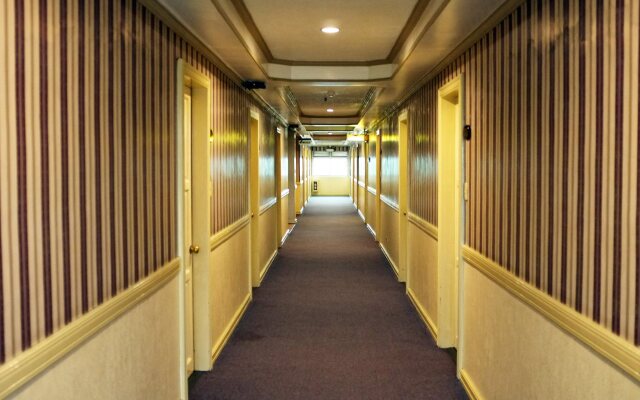 Orange Grove Hotel