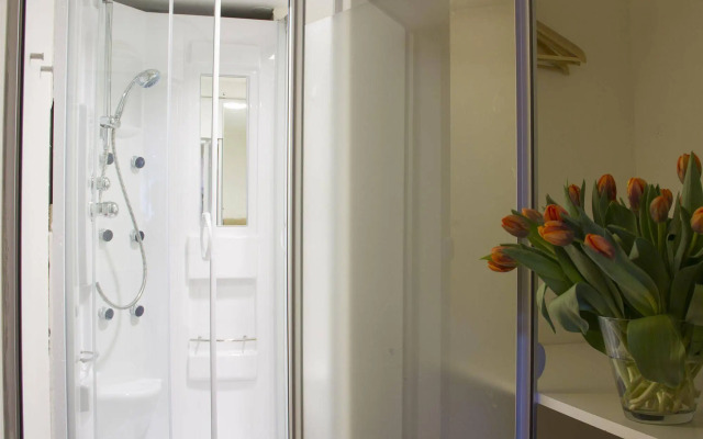 Floris Hotel
