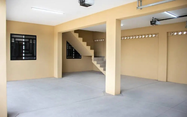 Apartment With Excellent In-town Location 1