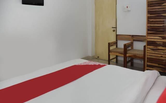 OYO 15995 Laavish Business Hotel