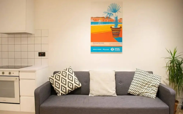 Sunny 1 Bedroom Apartment In Fun Neighbourhood