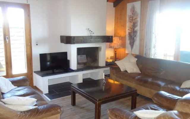 Apartment With Breathtaking Hill View