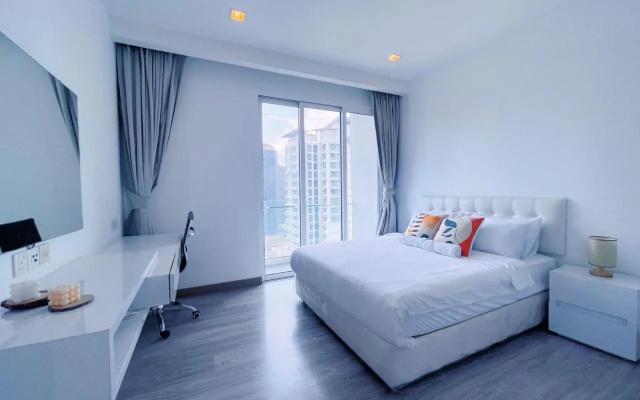 6PAX SUITES KL CITY Pavilion at Bukit Bintang NETFLIX & WIFI – Guest Rooms – Kuala Lumpur