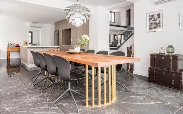 Magnificent And Modern Decorated Villa