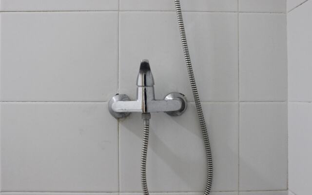 Comfy & Artsy Studio at Beverly Dago Apartment