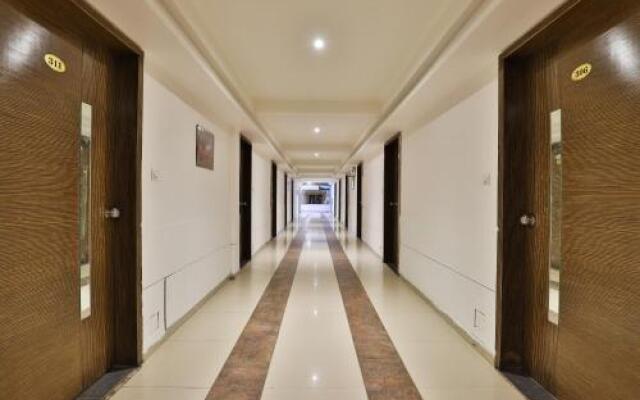 OYO 5122 Hotel Midway Residency