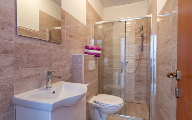 Ana - Free Parking - A5