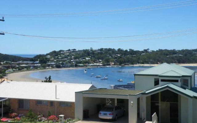 Pacific Heights Holiday Apartments and Munn’s Tower House