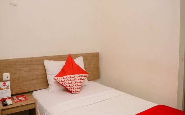 Sans Hotel Max To U Palembang