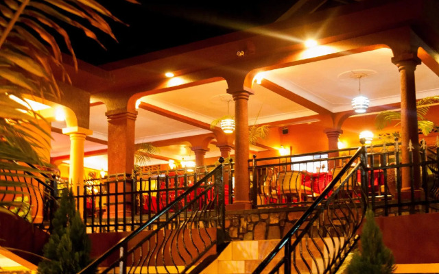 Cari Hotel