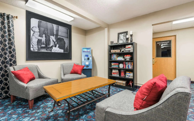 Super 8 By Wyndham Beloit