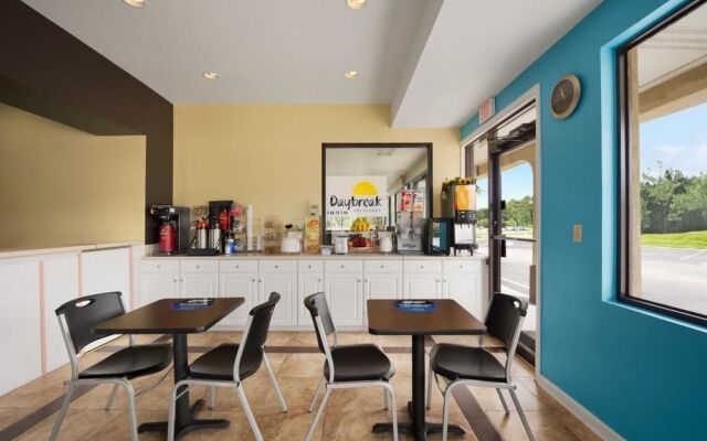 Rose Garden Inn & Suites
