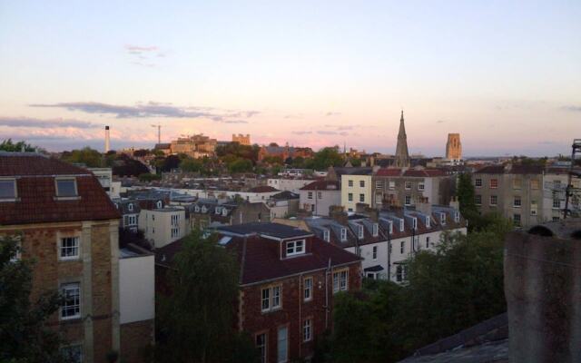 Spacious and Homely 3 Bedroom Clifton Flat