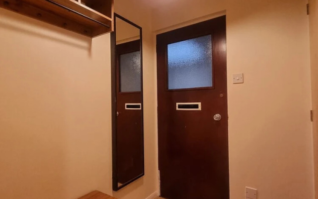 Lovely 2 Bedroom Apartment With Private Parking