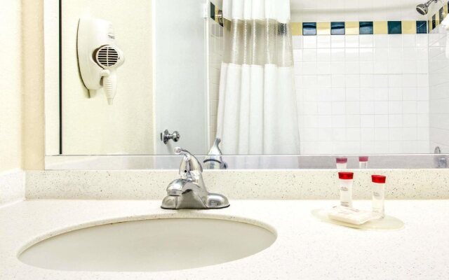 APM Inn & Suites