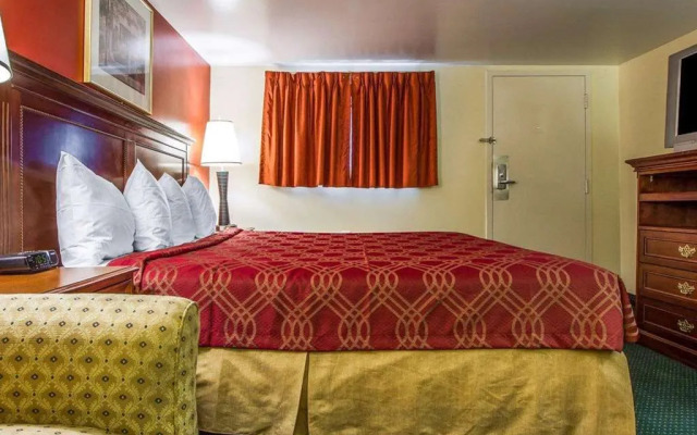 Rodeway Inn & Suites