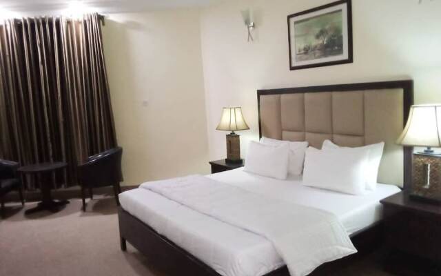 Dees Hotels Apartment & Suites