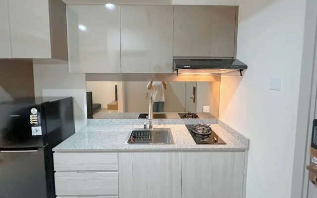 Modern And Cozy 1Br At Grand Sungkono Lagoon Apartment