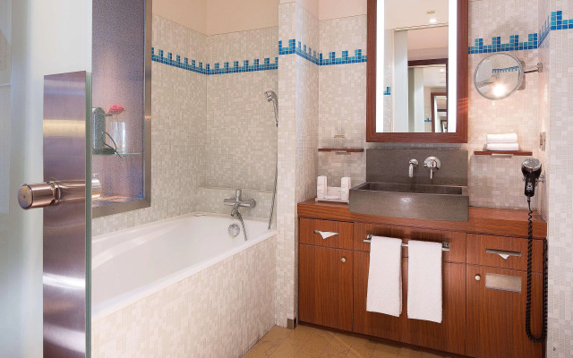 Grand Hotel Champs-Elysees