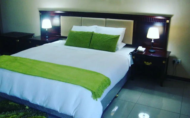 Riverside Hotel