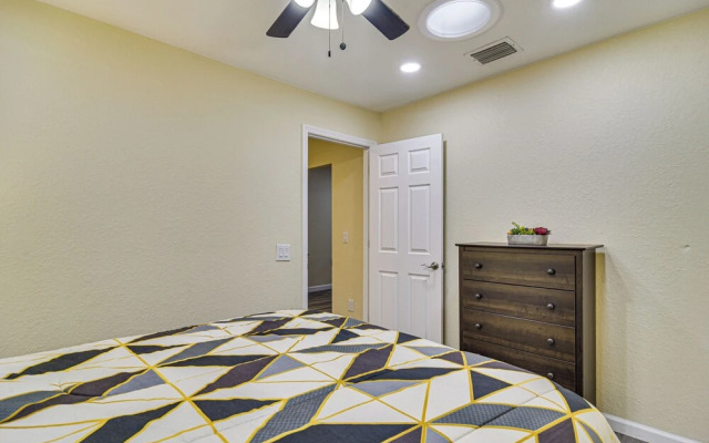 Tropical Tampa Home: Pets Welcome!