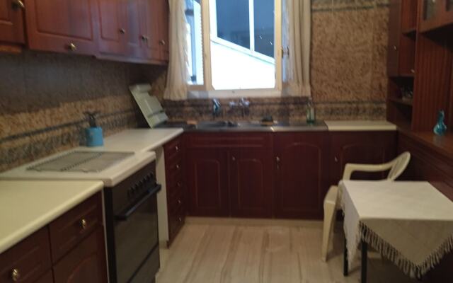 Spacious 3 Bedroom 5bed Apartment - Adults Only