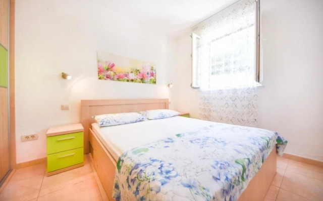 Ennio - 100m From the Beach - A2 Zeleni