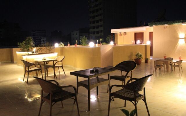 DISCOVER Pyramids inn