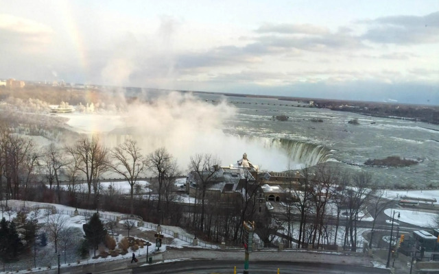 Oakes Hotel Overlooking the Falls