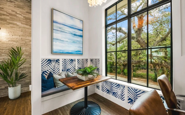 Salty Oak in Siesta Key