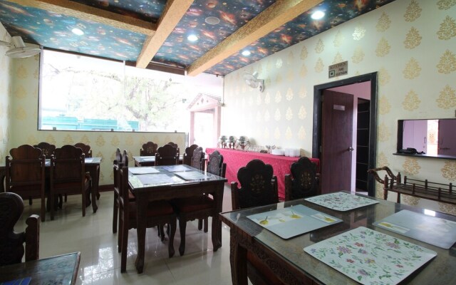 OYO 10453 Hotel Paradise