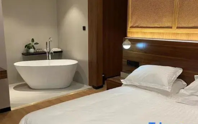 Youfeng Hotel (Pujiang Qiyun Center)