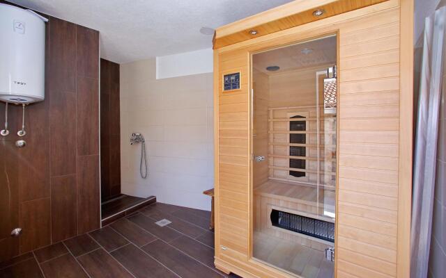 Lovely Holiday Home in Starigrad with Private Swimming Pool