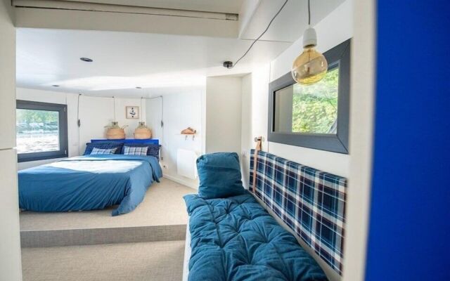 Péniche Carpe Diem La Rivière House