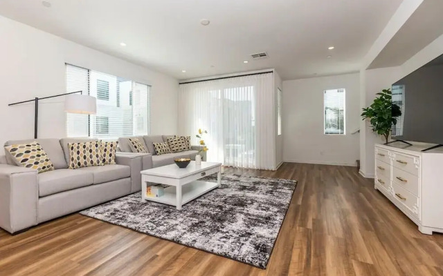 Private Bedroom With Bathroom Central Location